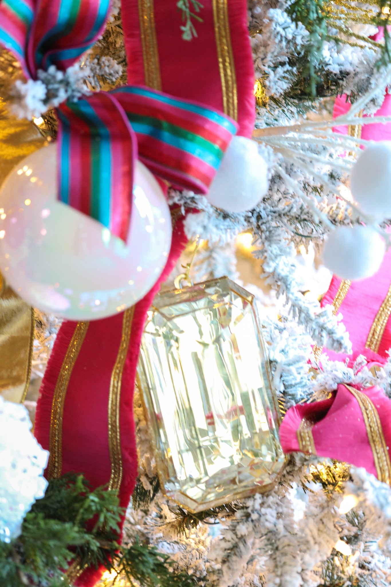 Pink Christmas tree and iridescent ribbon  Pink christmas tree, Christmas,  Christmas decorations