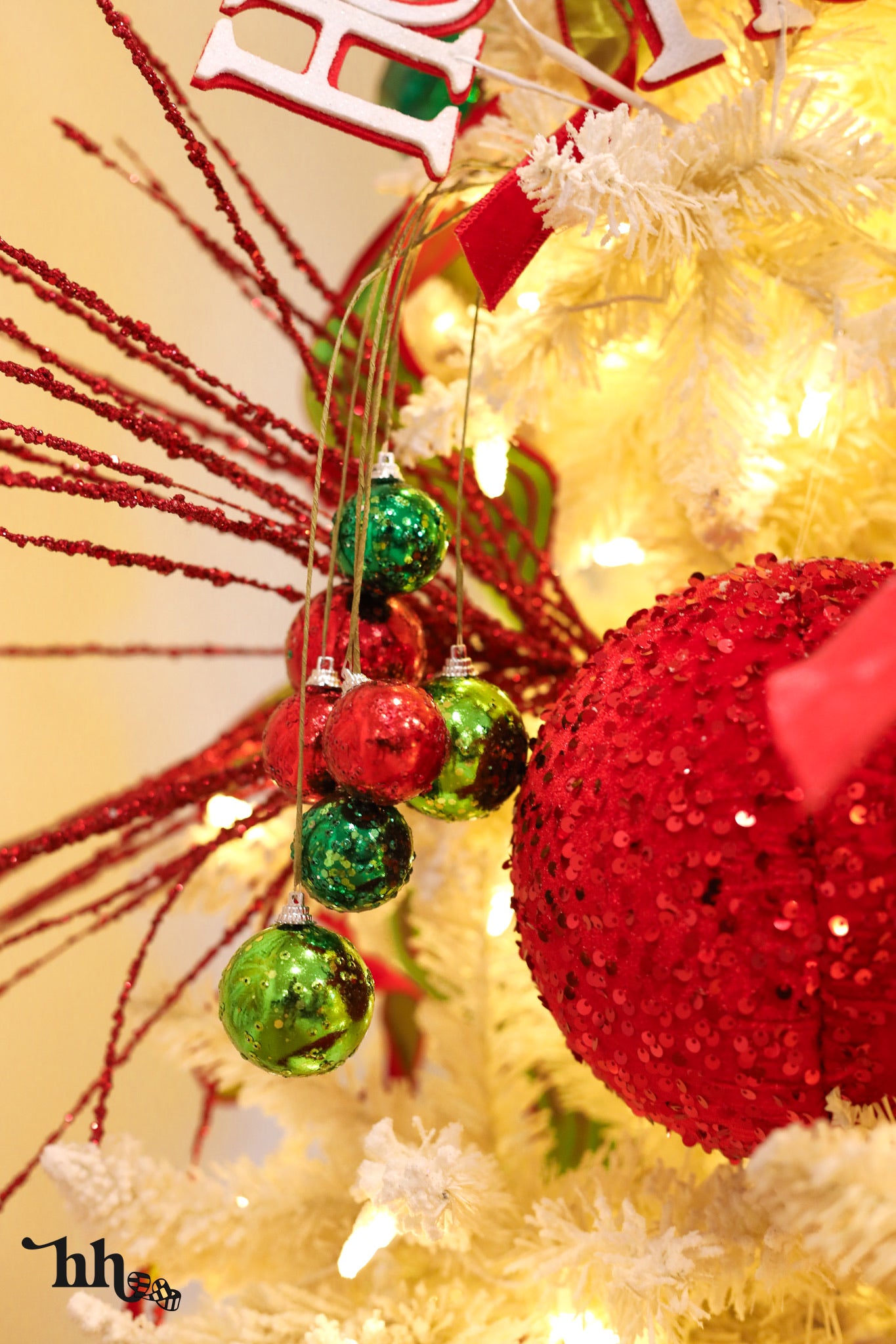 Red and Green Hanging Ball Spray